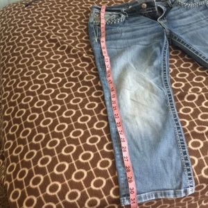 Miss me cuffed capris size 30